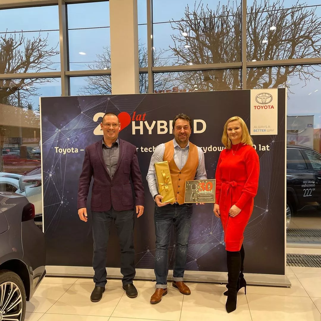 Wyjątkowy prezent w rękach Marcina Millera! Czy gwiazdor disco polo zdecyduje się go otworzyć?!